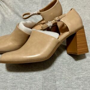 Journee Collection Tan Block Heel Women's Shoes Size 11 Brand New!!